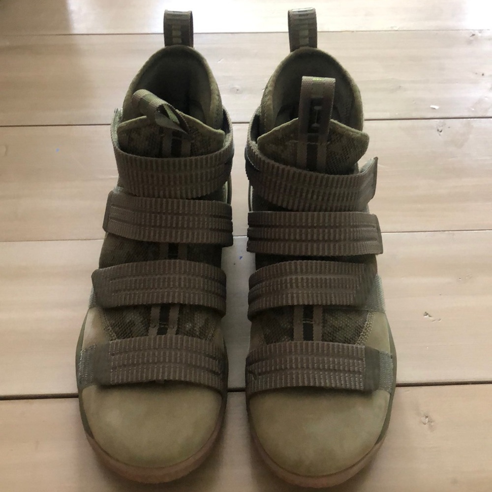 Nike olive green combat military sneakers